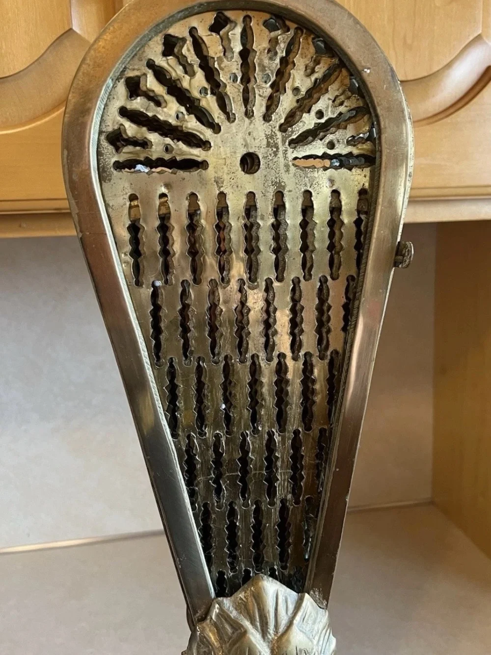 *HARD TO FIND* Vintage Pineapple Brass Peacock Fireplace Fan